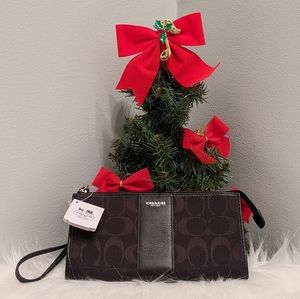BNWT Coach Wristlet